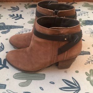 Ankle boots